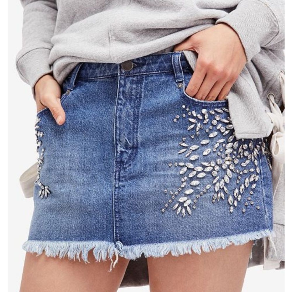 🍒NWT🍒 FREE PEOPLE EMBELLISHED DENIM MINI